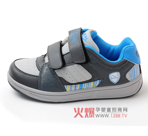 卡西龍童鞋 打造中國(guó)兒童鞋服用品NO.1