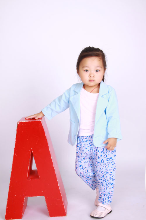 迪酷啦女童藍(lán)色長(zhǎng)袖T恤