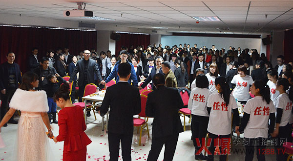 攜手并肩我們火爆人風(fēng)雨同舟
