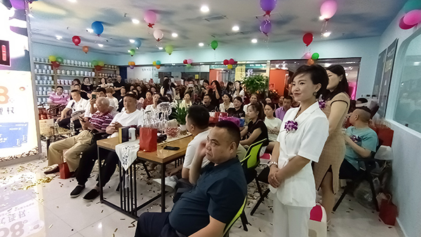 熱烈祝賀成都金品康商貿(mào)有限公司入駐成都荷花名都嬰童市場.jpg