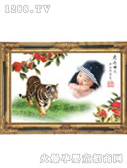 鶴翔久久寶寶看虎胎毛畫