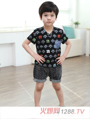 公主安娜黑色印花夏季套裝